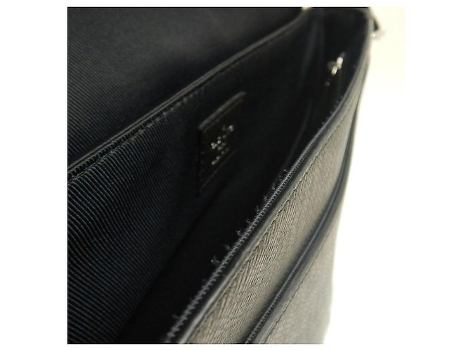 Borsa a Spalla Louis Vuitton Taiga Roman PM Nero - vista 21