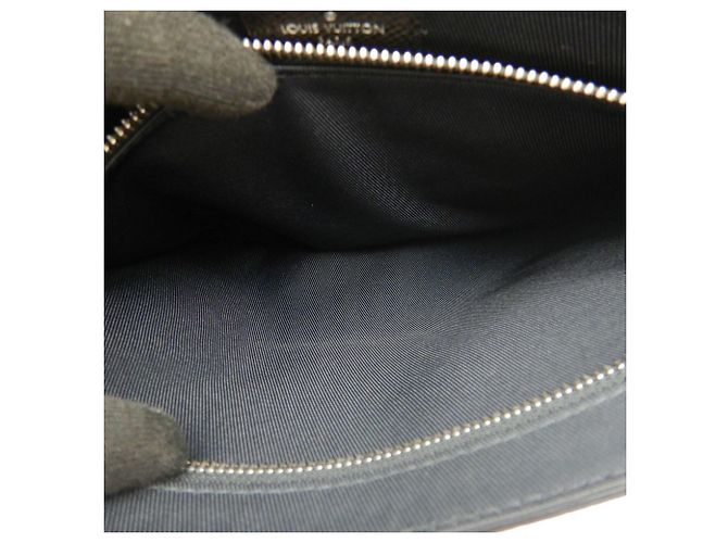 Borsa a Spalla Louis Vuitton Taiga Roman PM Nero - vista 22