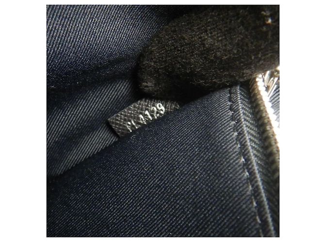 Borsa a Spalla Louis Vuitton Taiga Roman PM Nero - vista 24