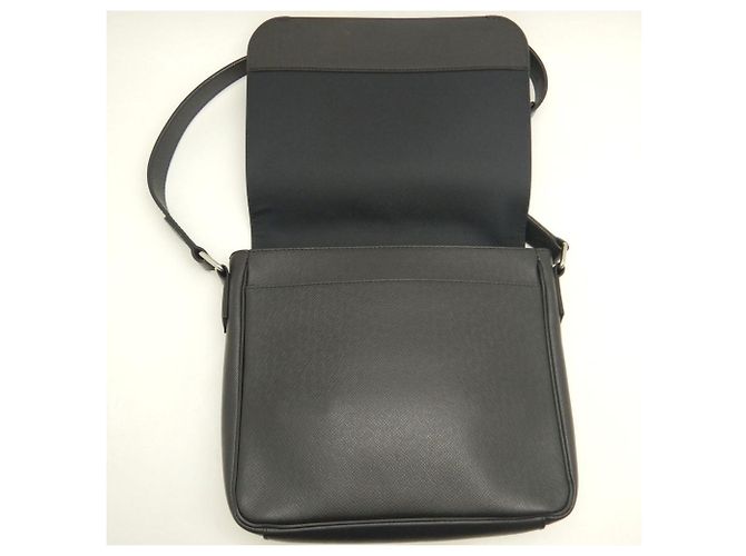 Borsa a Spalla Louis Vuitton Taiga Roman PM Nero - vista 4