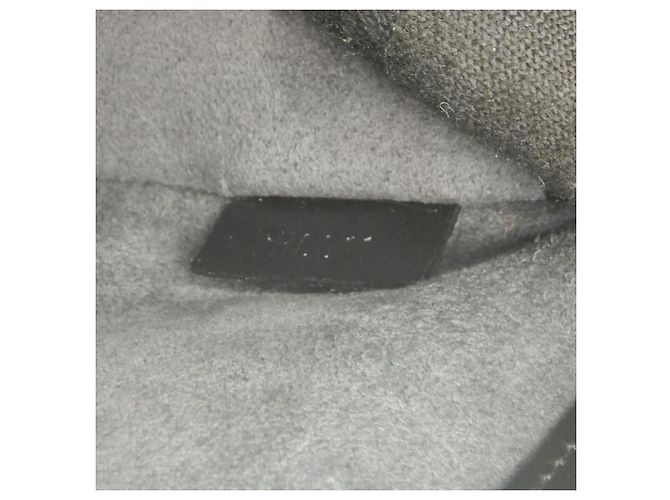 Borsa a Spalla Louis Vuitton Epi Rebri Nero - vista 18