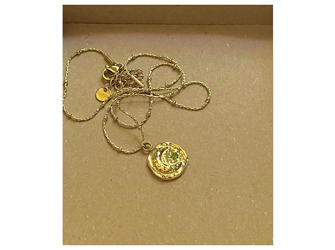 Autre Marque Collar con colgante de luna y estrella en tono dorado con piedra verde - vista 10