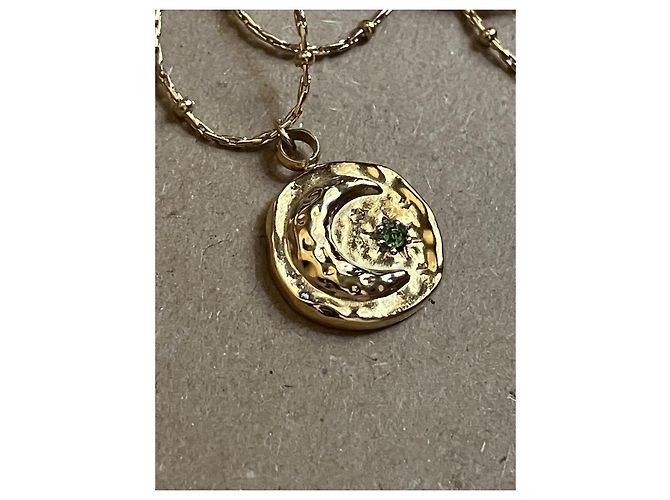 Autre Marque Collar con colgante de luna y estrella en tono dorado con piedra verde - vista 12