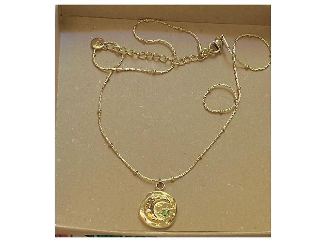 Autre Marque Collar con colgante de luna y estrella en tono dorado con piedra verde - vista 2