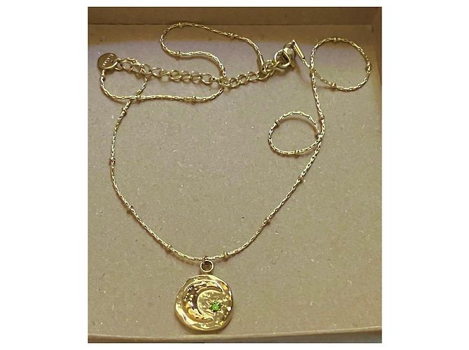 Autre Marque Collar con colgante de luna y estrella en tono dorado con piedra verde - vista 5