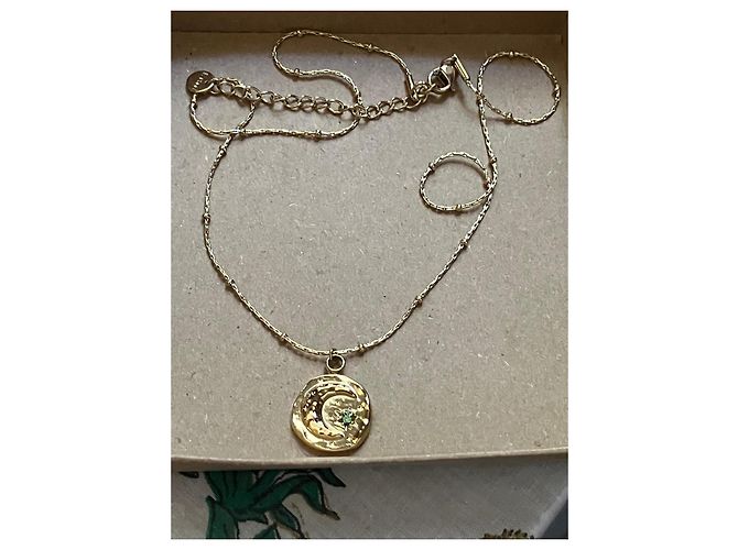 Autre Marque Collar con colgante de luna y estrella en tono dorado con piedra verde - vista 7