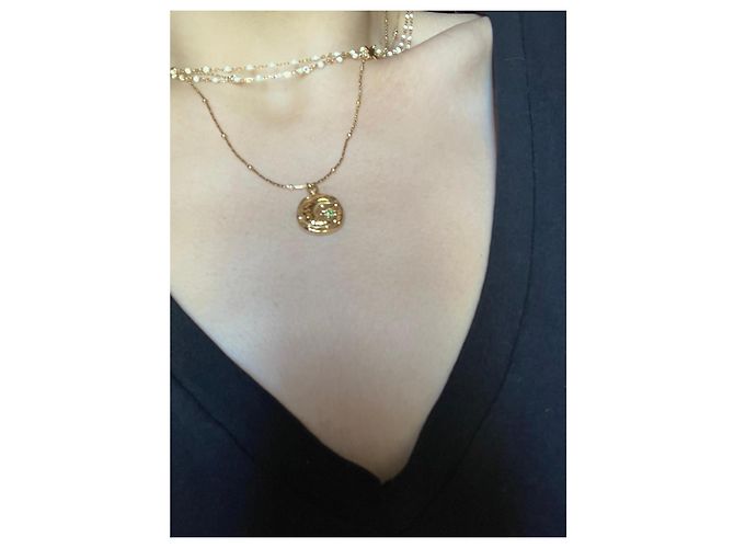 Autre Marque Collar con colgante de luna y estrella en tono dorado con piedra verde - vista 8