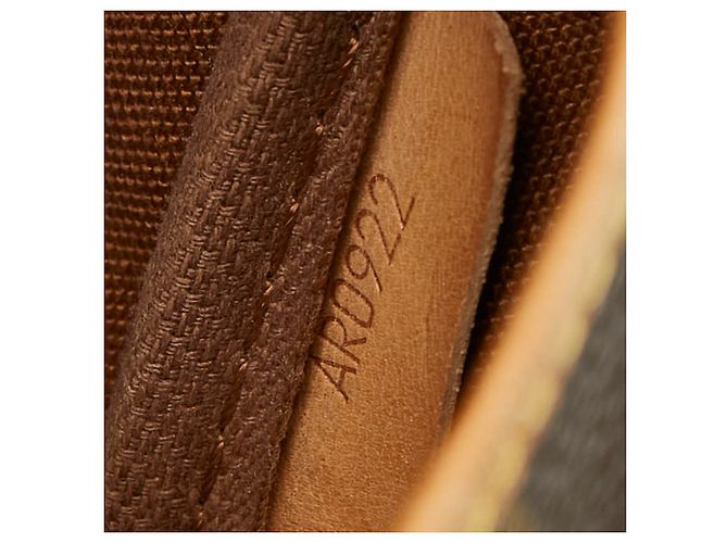 Bolsa de Ombro Louis Vuitton Monogram Saumur 35 Marrom - vista 17