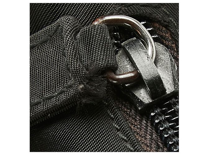 Borsa a mano Prada in nylon nero con placca logo triangolare - vista 8