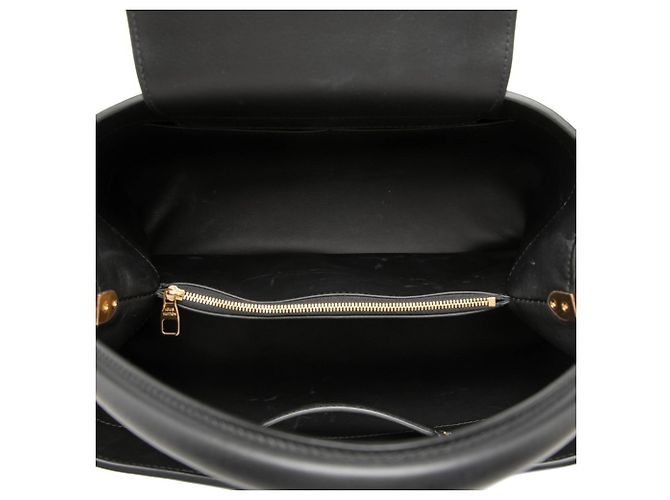 Borsa Louis Vuitton Capucines Souple GM Nero - vista 4
