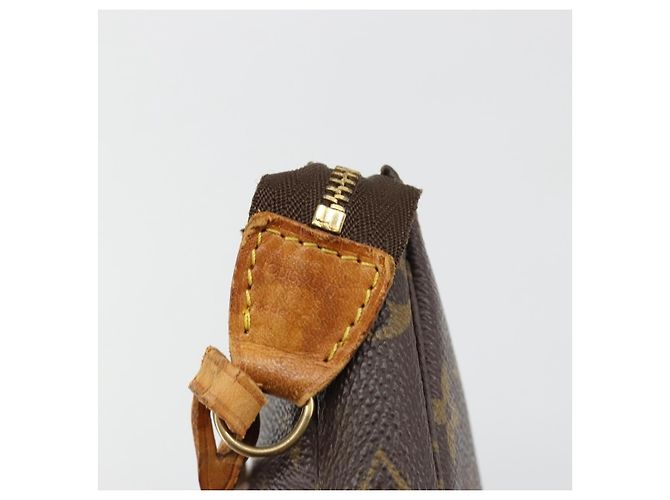 Louis Vuitton Pochette Accessoires NM Monogram Canvas medium Marron - vue 6