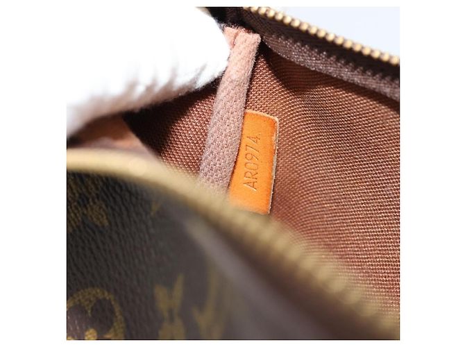 Louis Vuitton Pochette Accessoires NM Monogram Canvas medium Marron - vue 7