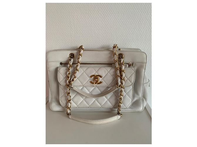 Borsa Chanel Classic Flap in pelle bianca Bianco - vista 2