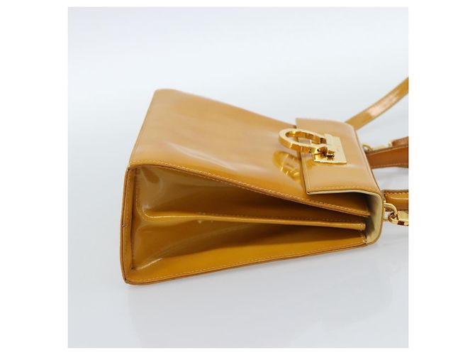 Salvatore Ferragamo Gancini in pelle vernita Giallo - vista 4