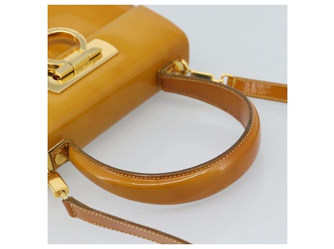 Salvatore Ferragamo Gancini in pelle vernita Giallo - vista 7