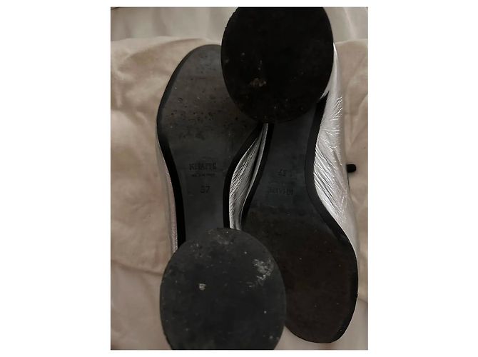 Khaite Mary Jane Pumps mit Blockabsatz aus silbernem Leder - Ansicht 4