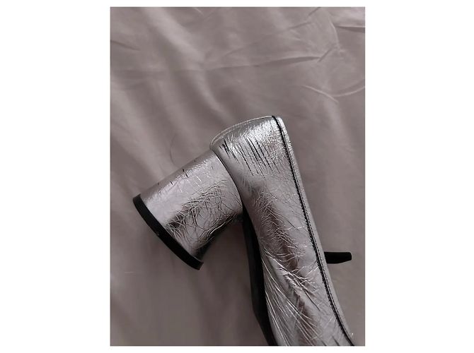 Khaite Mary Jane Pumps mit Blockabsatz aus silbernem Leder - Ansicht 6