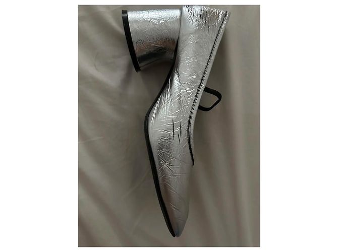 Khaite Mary Jane Pumps mit Blockabsatz aus silbernem Leder - Ansicht 8