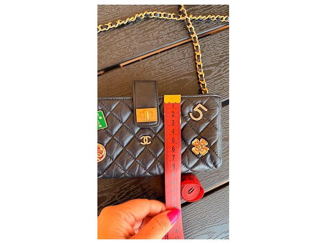 Chanel Borsa Flap in pelle trapuntata nera con charm Nero - vista 11