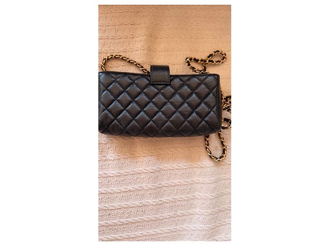 Chanel Borsa Flap in pelle trapuntata nera con charm Nero - vista 5