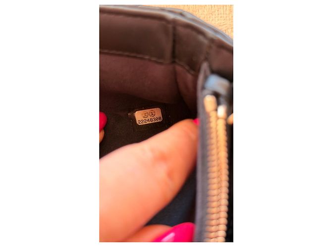 Chanel Borsa Flap in pelle trapuntata nera con charm Nero - vista 9