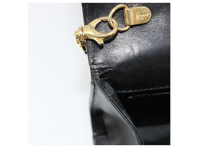 Borsa a Spalla Salvatore Ferragamo Vala Chain in Pelle Nera e Oro Auth 183025 Nero D'oro - vista 20