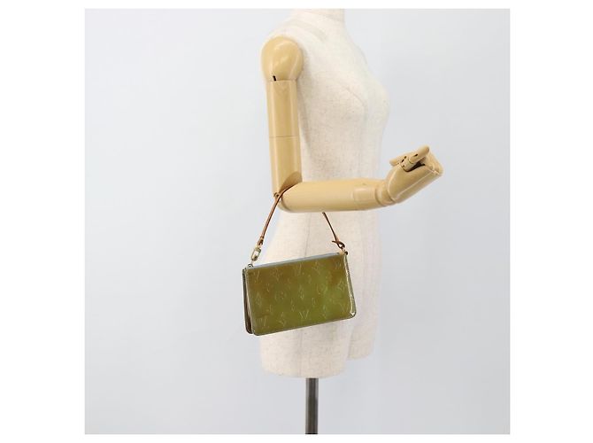 LOUIS VUITTON Monogram Vernis Lexington Pouch Baby Blue M91011 LV Auth 183736 - vista 21