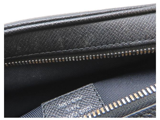 Borsa a tracolla Louis Vuitton Taigarama Nero - vista 16
