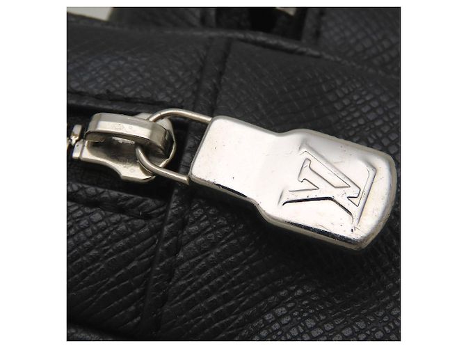 Borsa a tracolla Louis Vuitton Taigarama Nero - vista 20