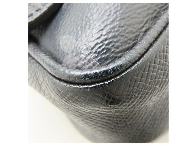 Borsa a tracolla Louis Vuitton Taigarama Nero - vista 24