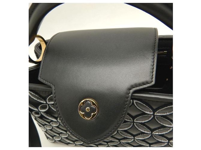 Borsa Louis Vuitton Monogram Flower Capucines BB Nero - vista 10