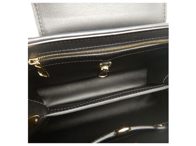 Borsa Louis Vuitton Monogram Flower Capucines BB Nero - vista 15