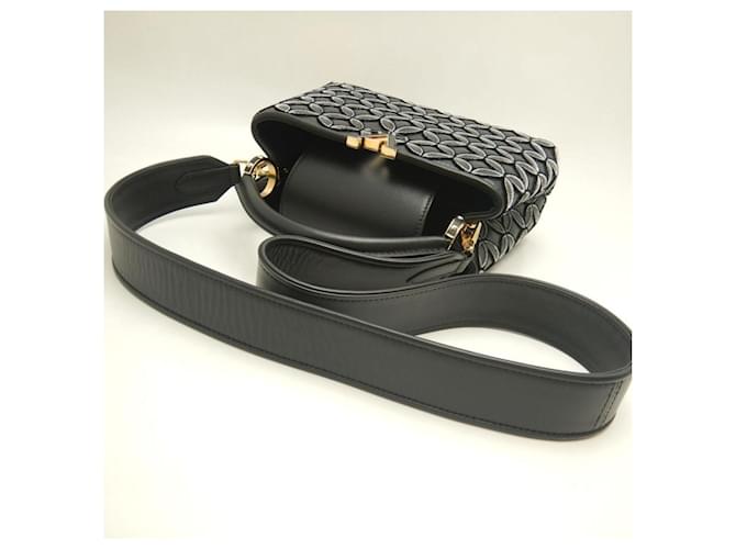 Borsa Louis Vuitton Monogram Flower Capucines BB Nero - vista 2