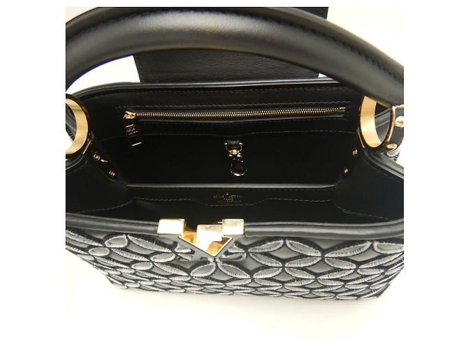Borsa Louis Vuitton Monogram Flower Capucines BB Nero - vista 4