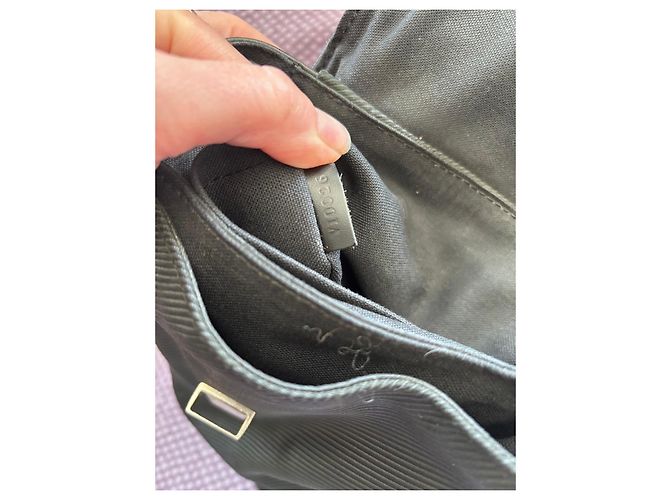 Borsa a tracolla Louis Vuitton Taiga in pelle Nero - vista 10