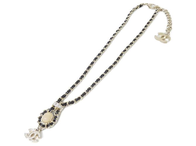 Collana in pelle Chanel AB6719 Nero Bianco D'oro - vista 2