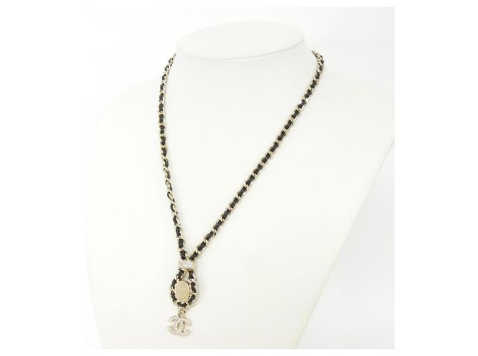 Collana in pelle Chanel AB6719 Nero Bianco D'oro - vista 5