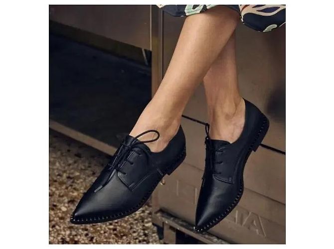 Autre Marque Oxford in pelle nera con borchie e punta affusolata Nero - vista 3