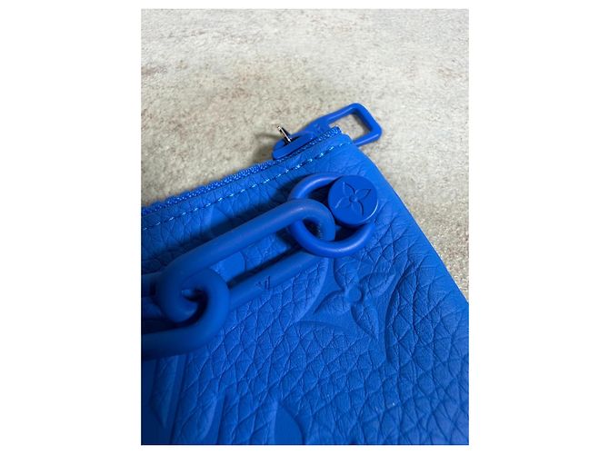Louis Vuitton Pochette Chiavi Taurillon Monogram Blu Elettrico M67475 - vista 10