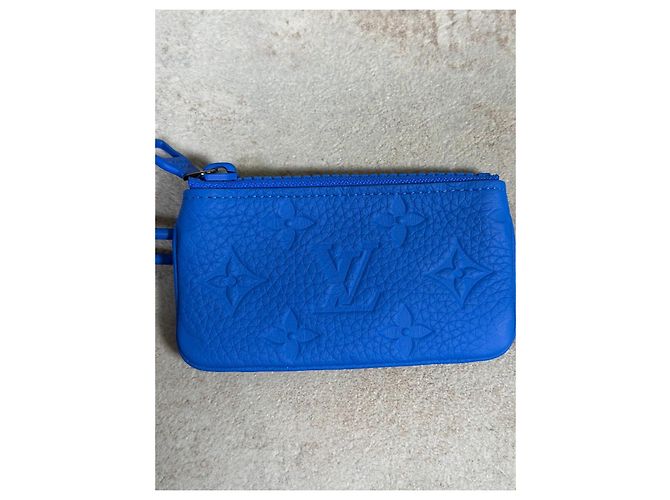 Louis Vuitton Pochette Chiavi Taurillon Monogram Blu Elettrico M67475 - vista 3