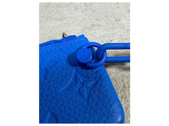 Louis Vuitton Pochette Chiavi Taurillon Monogram Blu Elettrico M67475 - vista 6