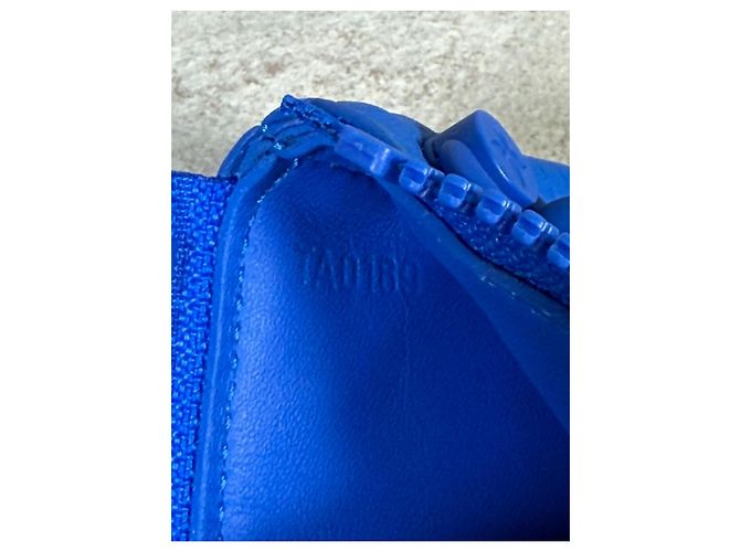 Louis Vuitton Pochette Chiavi Taurillon Monogram Blu Elettrico M67475 - vista 8