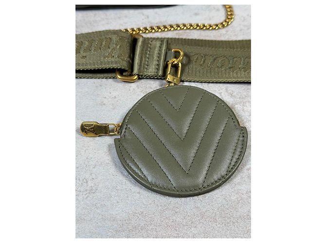 Louis Vuitton New Wave Multi-Pochette pelle kaki M56461 Verde Cachi - vista 14