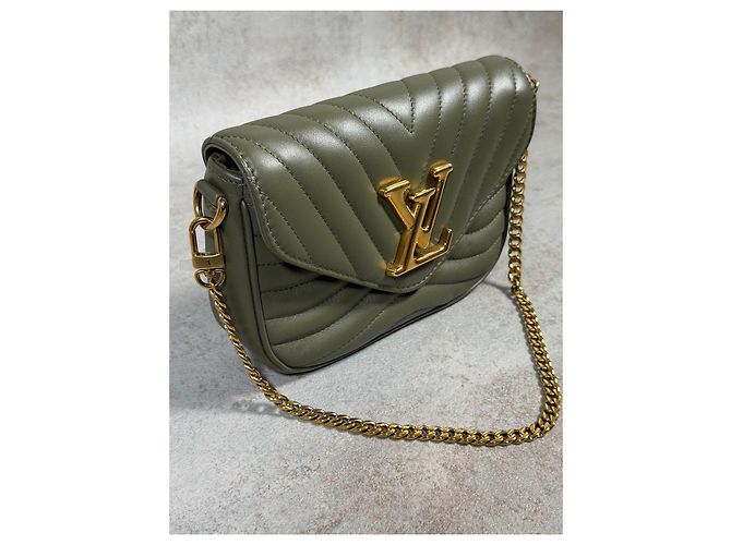 Louis Vuitton New Wave Multi-Pochette pelle kaki M56461 Verde Cachi - vista 4