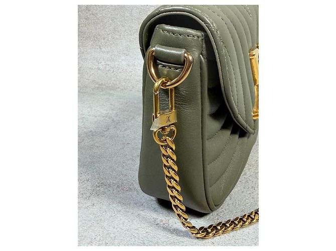 Louis Vuitton New Wave Multi-Pochette pelle kaki M56461 Verde Cachi - vista 5