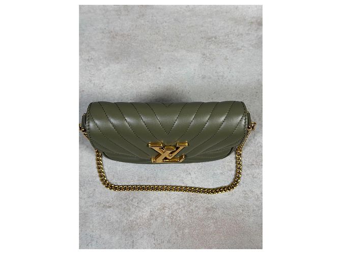 Louis Vuitton New Wave Multi-Pochette pelle kaki M56461 Verde Cachi - vista 6