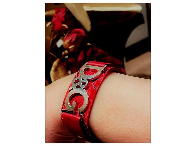 Iconico bracciale  DOLCE & GABBANA in pelle rossa effetto rettile con cinturino - vista 11
