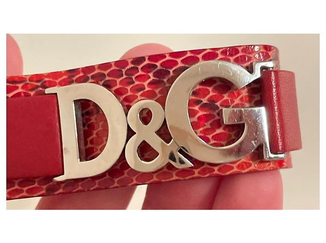 Iconico bracciale  DOLCE & GABBANA in pelle rossa effetto rettile con cinturino - vista 8