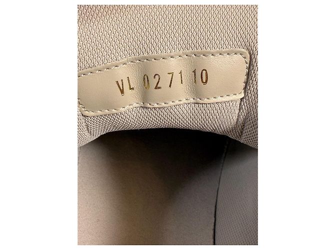 Louis Vuitton LV Trainer Monogram in Rilievo - Grigio/Bianco - vista 15