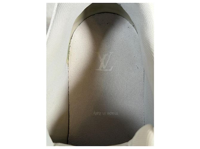 Louis Vuitton LV Trainer Monogram in Rilievo - Grigio/Bianco - vista 16